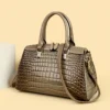 Sacs à main à bandoulière en cuir verni alligator